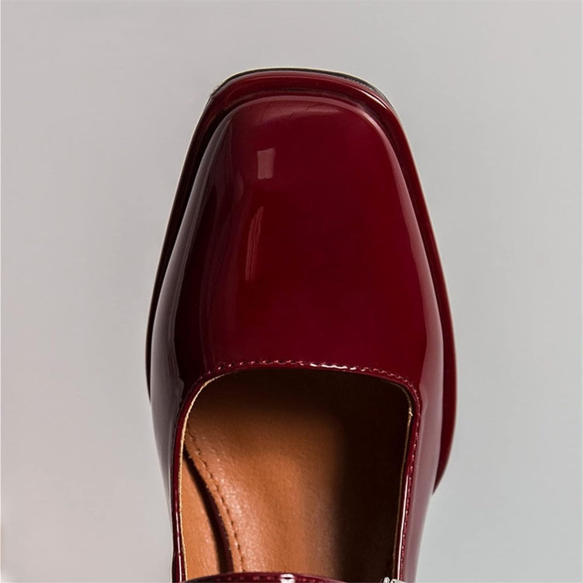 Gelakte ballerina loafer met hak
