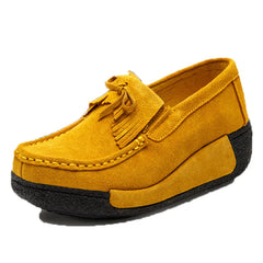 Gecompenseerde suède loafers met franjes, Geel