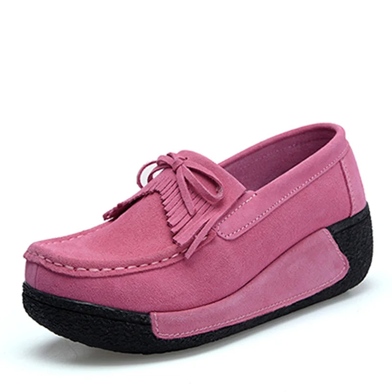 Gecompenseerde suède loafers met franjes