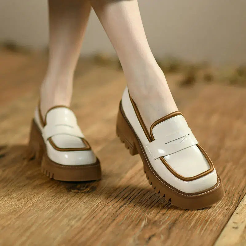 Gelakte tweekleurige loafers met dikke zool