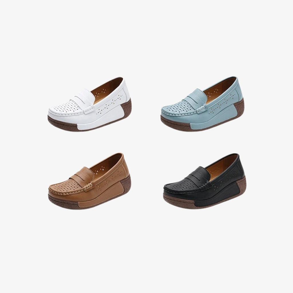 Geperforeerde leren loafers met sleehak voor dames, verkrijgbaar in meerdere kleuren: wit, blauw, bruin en zwart. Deze elegante schoenen combineren comfort en stijl dankzij de dikke, gestructureerde bruine zool en het ademende ontwerp met decoratieve perforaties. Perfect voor dagelijks gebruik.