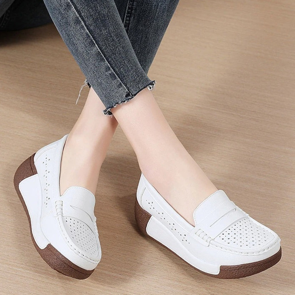 Geperforeerde loafers met sleehak van leer voor dames