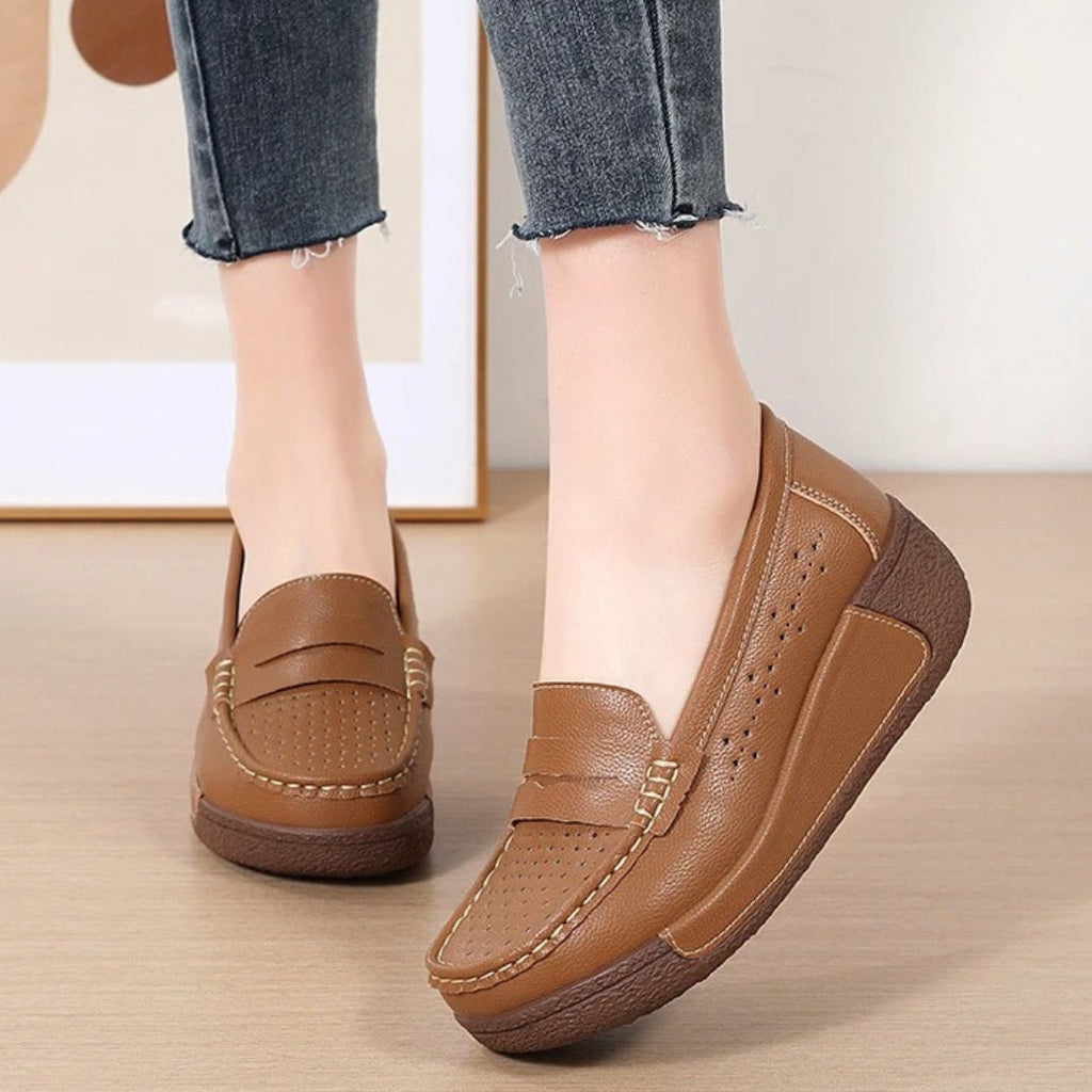 Geperforeerde loafers met sleehak van leer voor dames