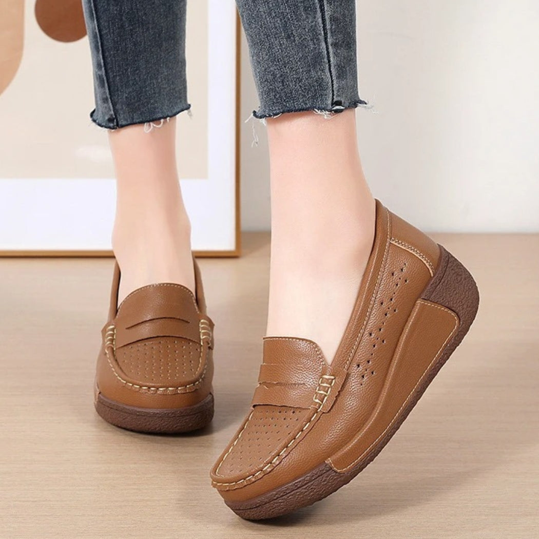 Geperforeerde loafers met sleehak van leer voor dames