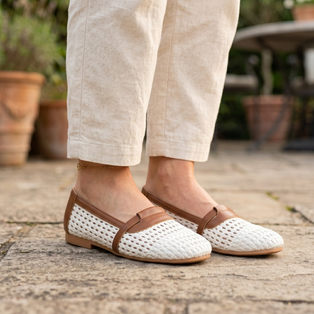 Gevlochten ballerina loafers in wit en cognac voor dames