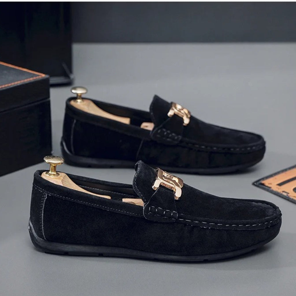 Loafers van synthetisch suède voor heren met gouden metalen gesp