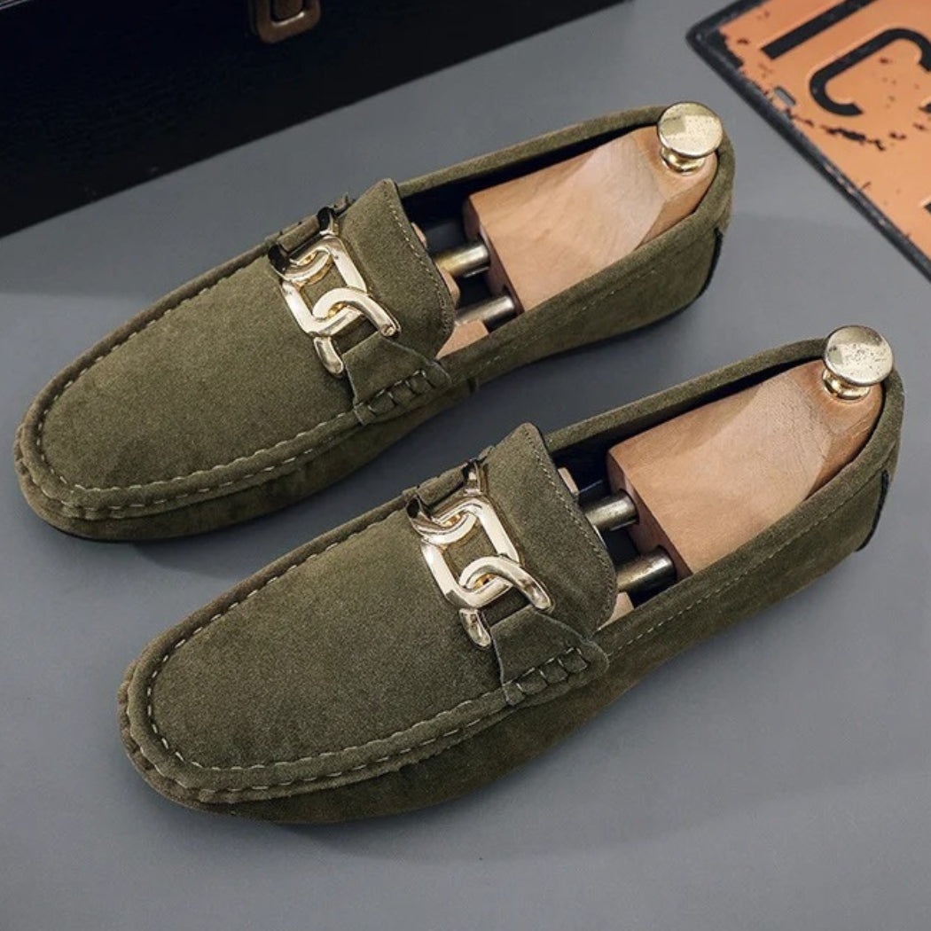Loafers van synthetisch suède voor heren met gouden metalen gesp