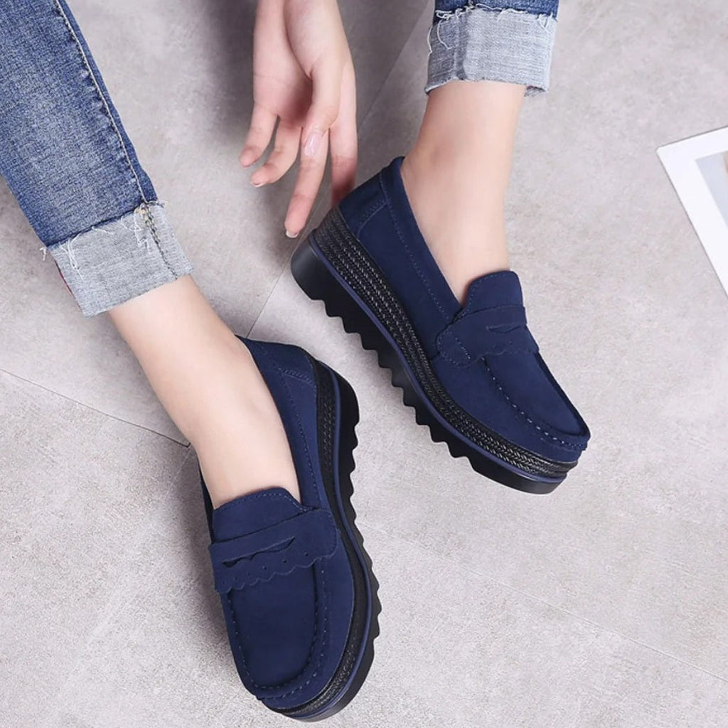 Suède loafers voor dames met sleehak