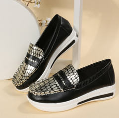 Sleehak mocassins type sneakers met glanzende details, Zwart