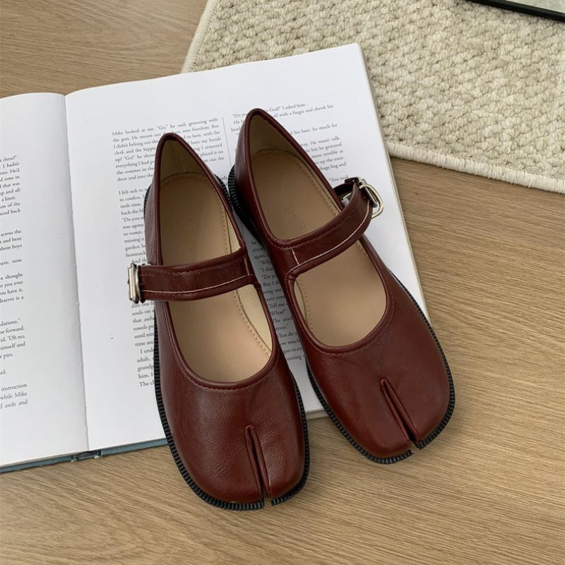 Mary Jane Ballerina's in Tabi-stijl