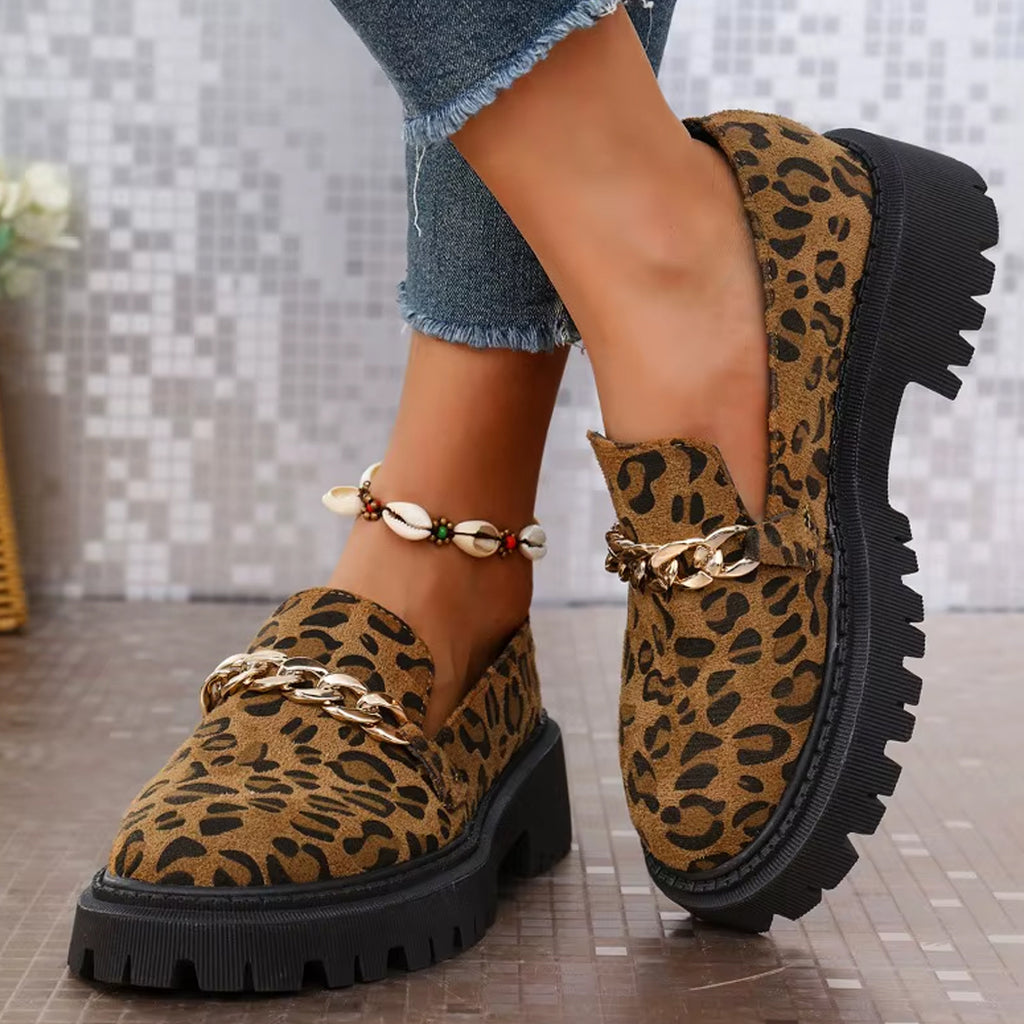 Luipaard loafer in suède met ketting