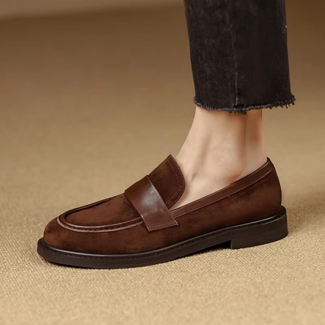 Klassieke suède loafer voor dames