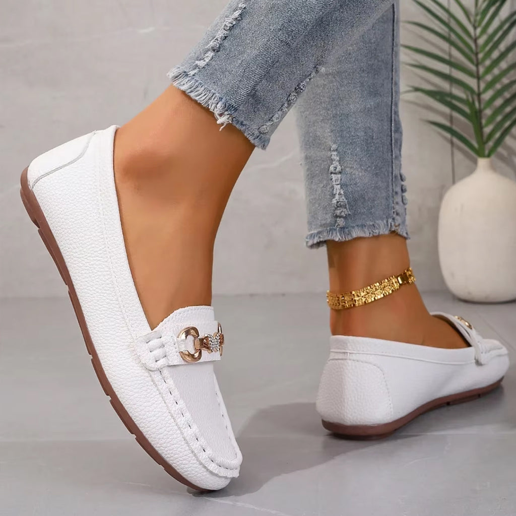 Casual loafer met ketting- en strassdetails