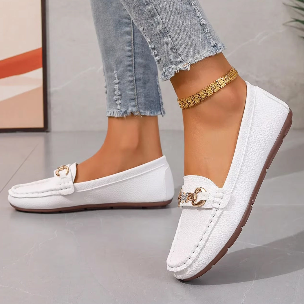 Casual loafer met ketting- en strassdetails