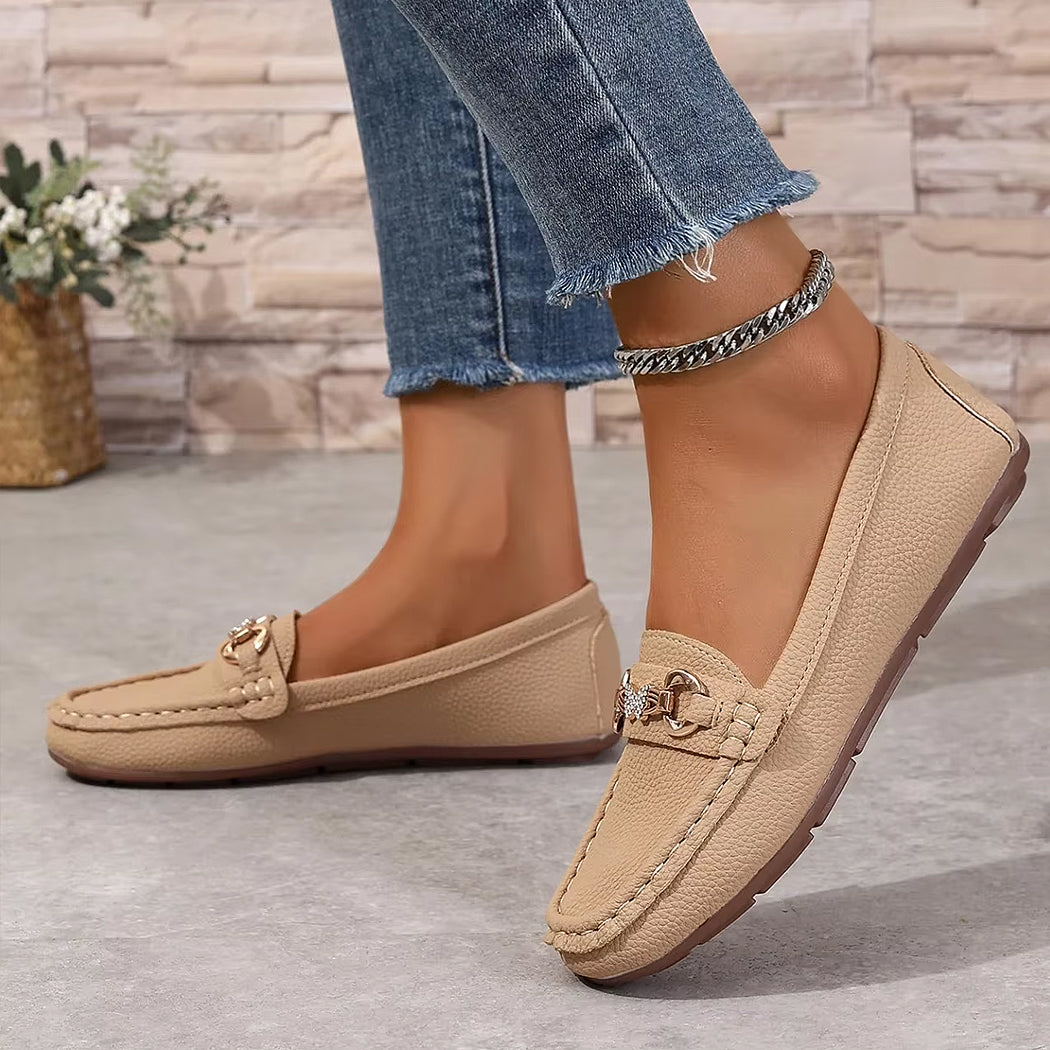 Casual loafer met ketting- en strassdetails