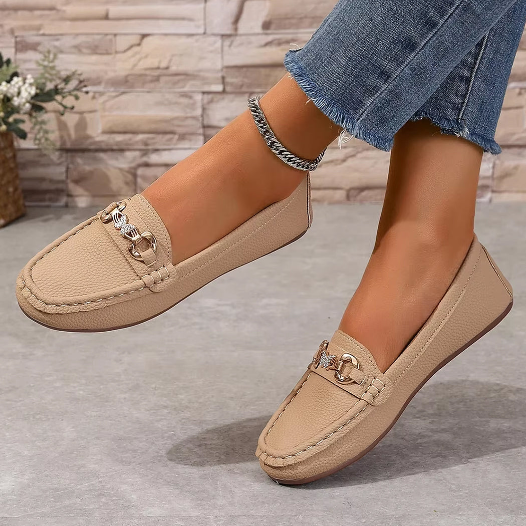 Casual loafer met ketting- en strassdetails