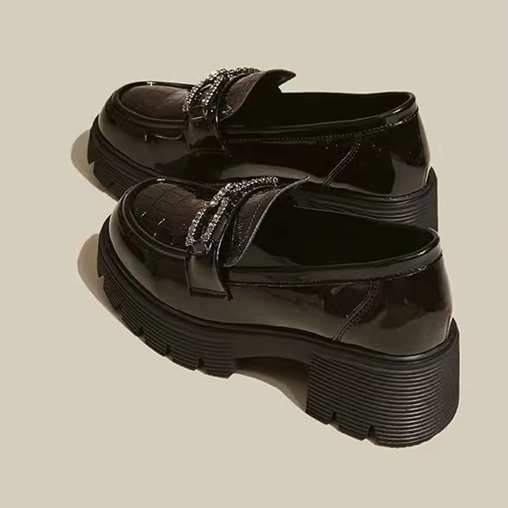 Loafer met plateau in croco-effect en strass ketting