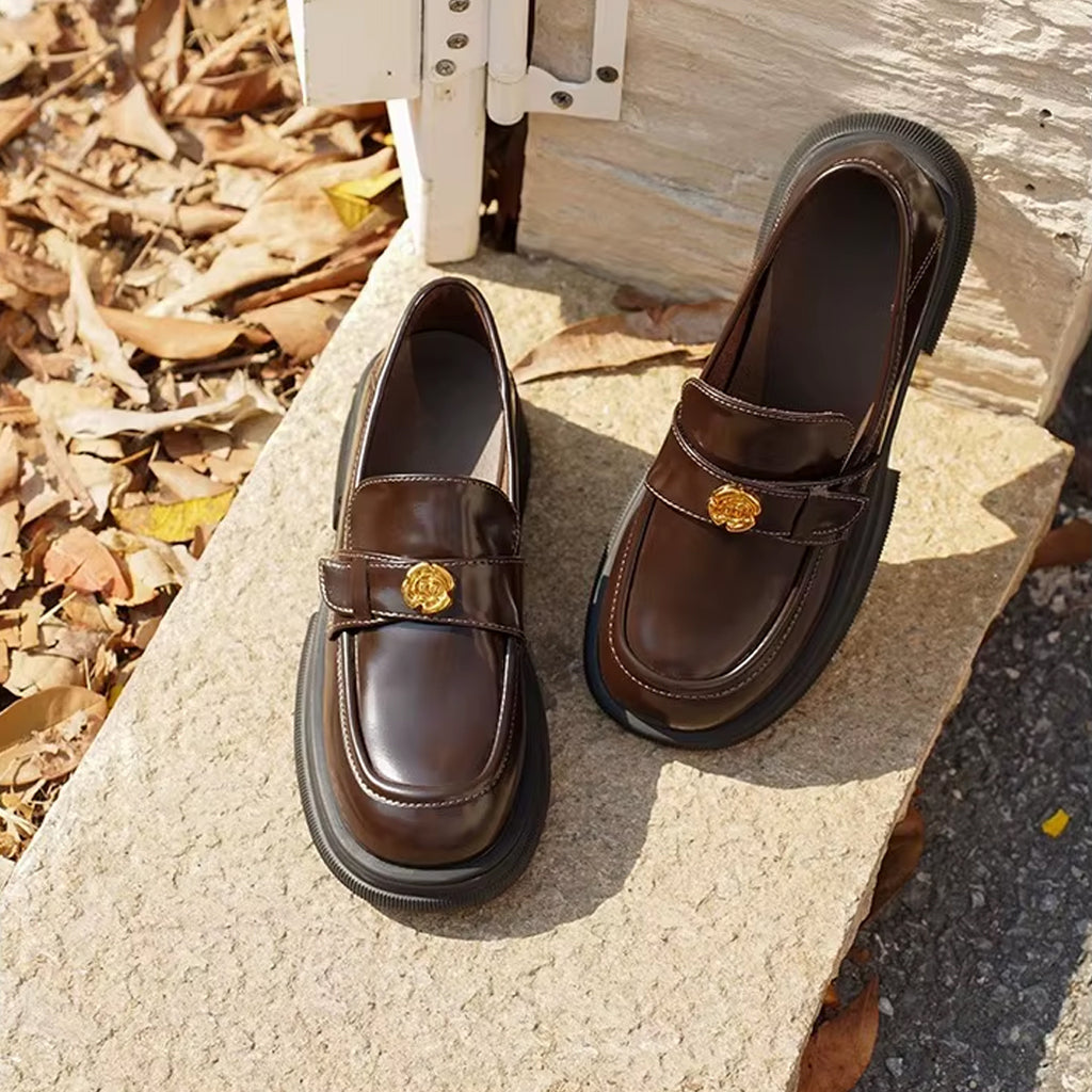 Platform loafer met bloemdetails