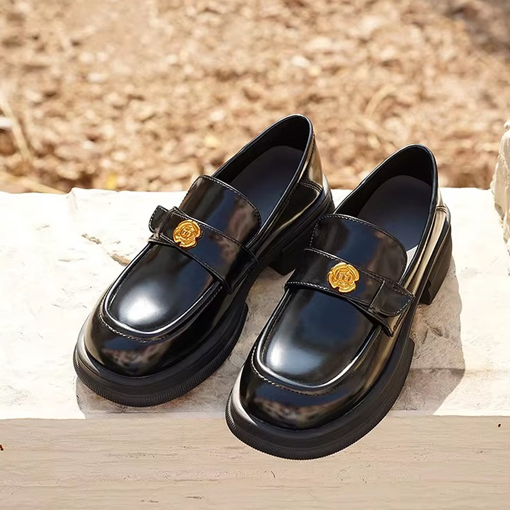 Platform loafer met bloemdetails
