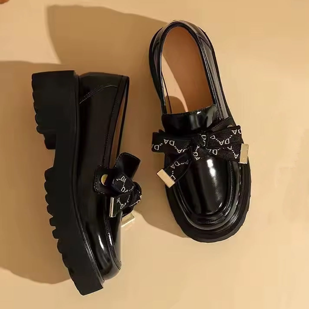 Zwarte plateau loafer met strik voor dames