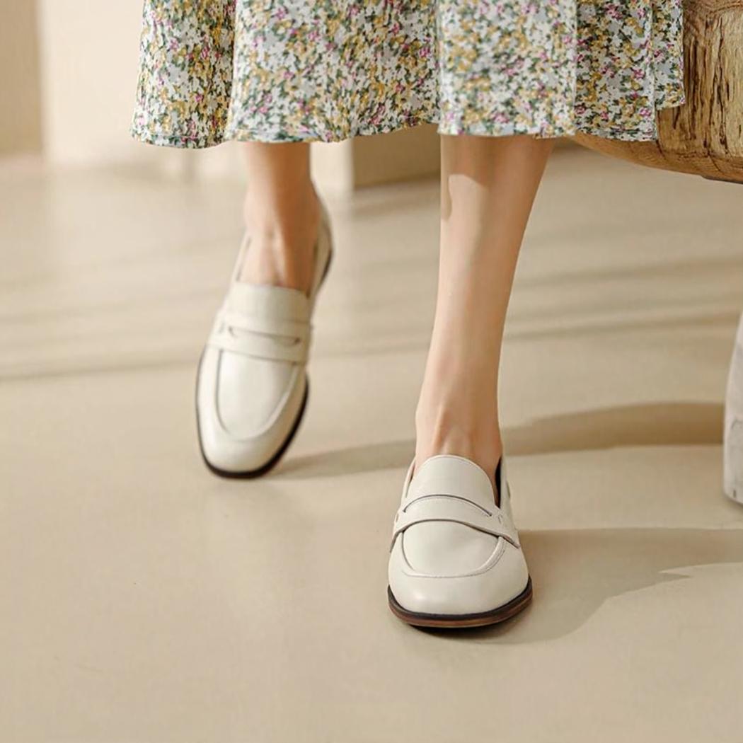 Beige loafers met bruine zool voor dames van echt leer