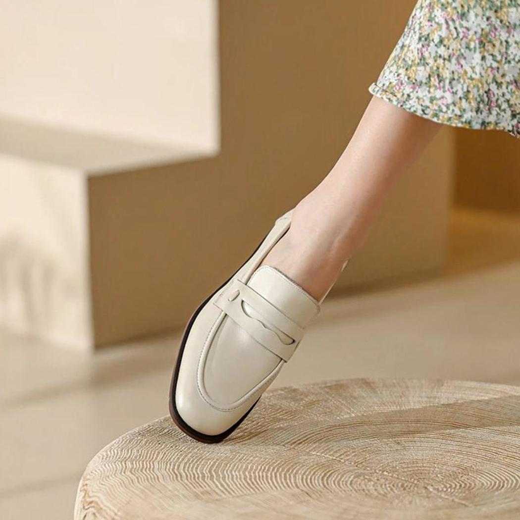 Beige loafers met bruine zool voor dames van echt leer
