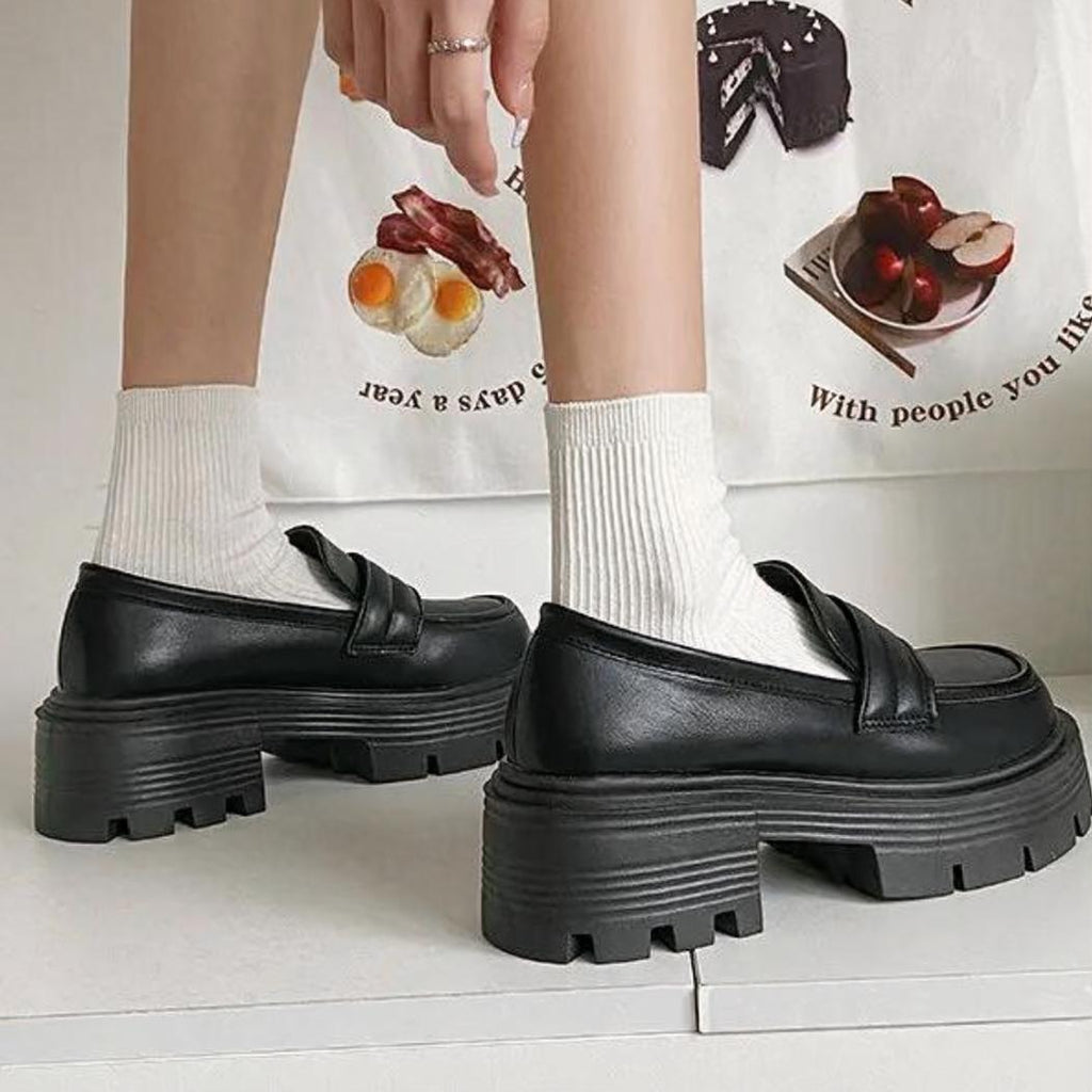 Plateau loafers van synthetisch leer in wit of zwart