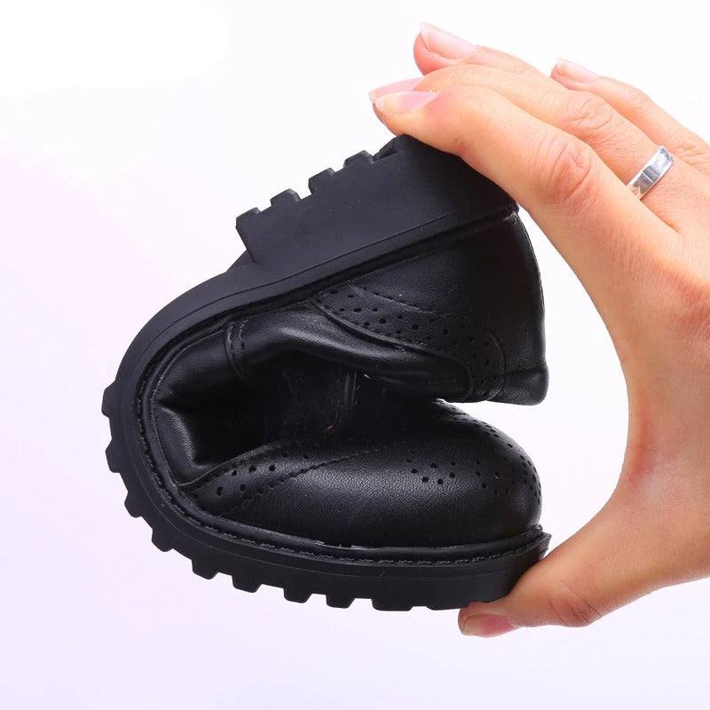 Gesloten gelakte loafers met veters voor jongens