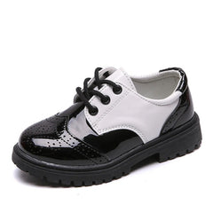 Gesloten gelakte loafers met veters voor jongens, Wit
