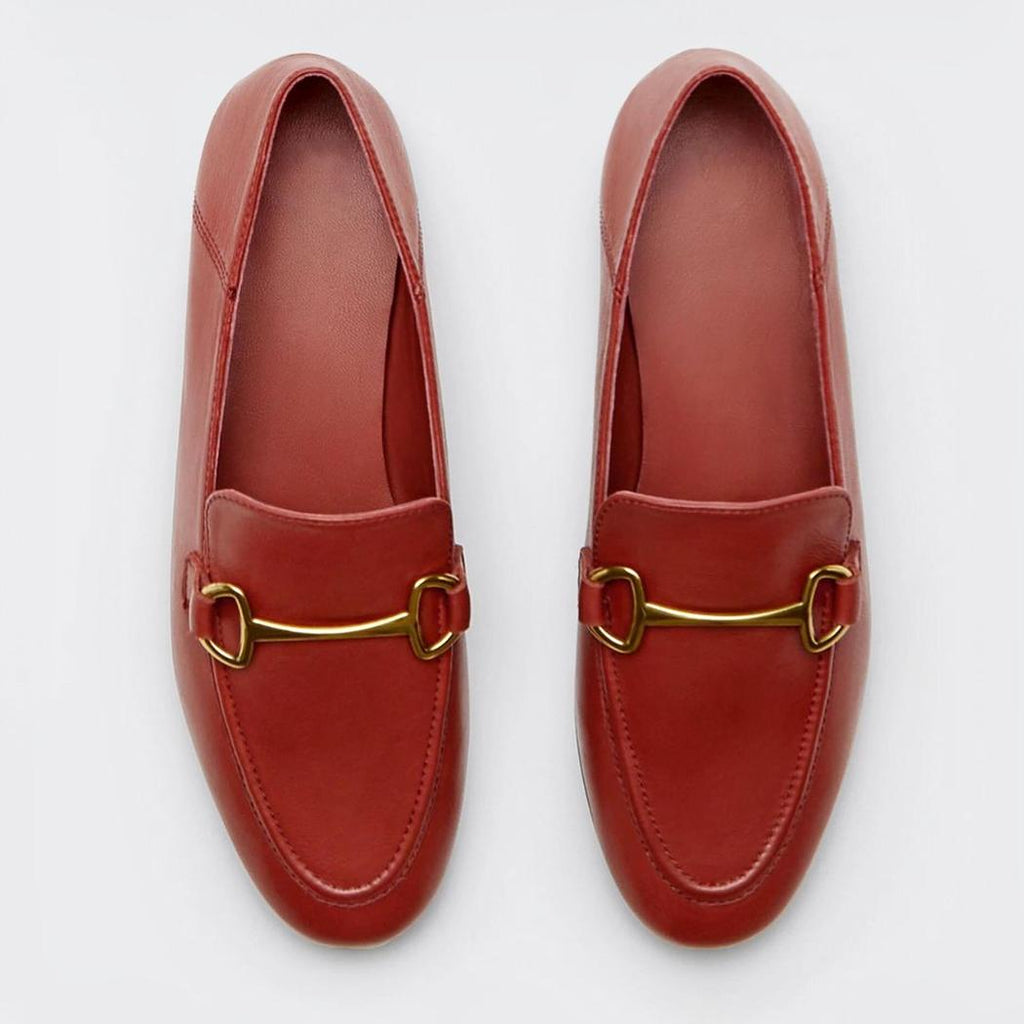 Dunne loafers met gouden metalen gesp in echt leer