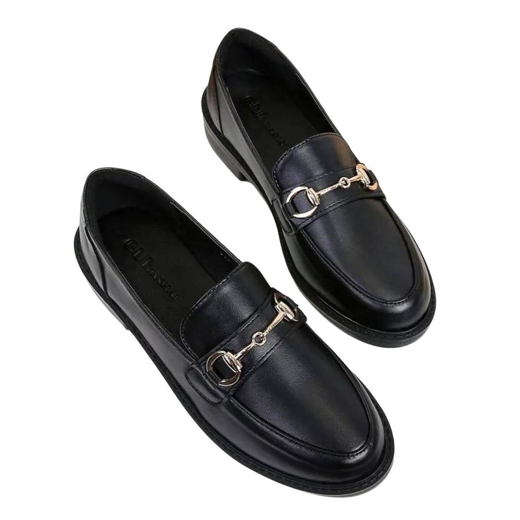 Zwarte leren loafers voor dames met een metalen gesp en een vierkante hak