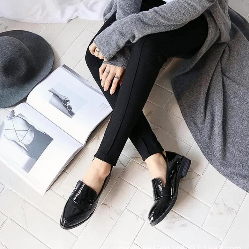 Zwarte lak loafers met puntneus voor dames