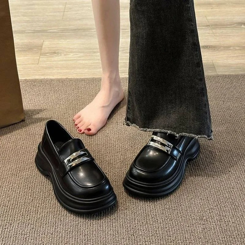 Loafers met platformzool en zilveren bandje