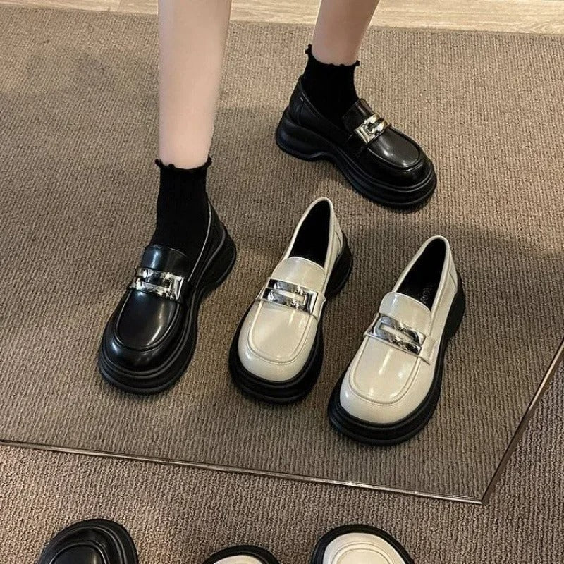 Loafers met platformzool en zilveren bandje