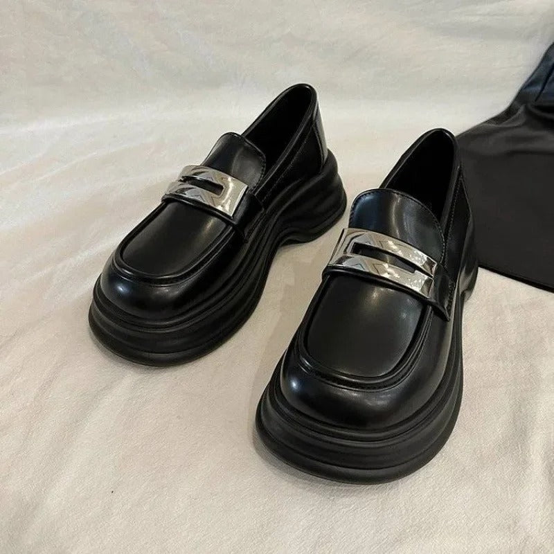 Loafers met platformzool en zilveren bandje