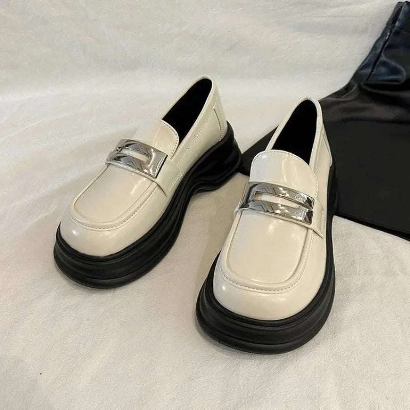 Loafers met platformzool en zilveren bandje
