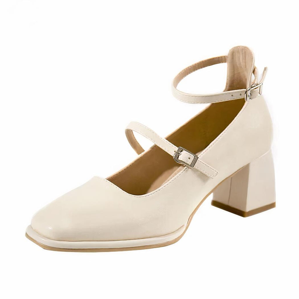 Gelakte loafer in ballerinastijl met hak en twee bandjes