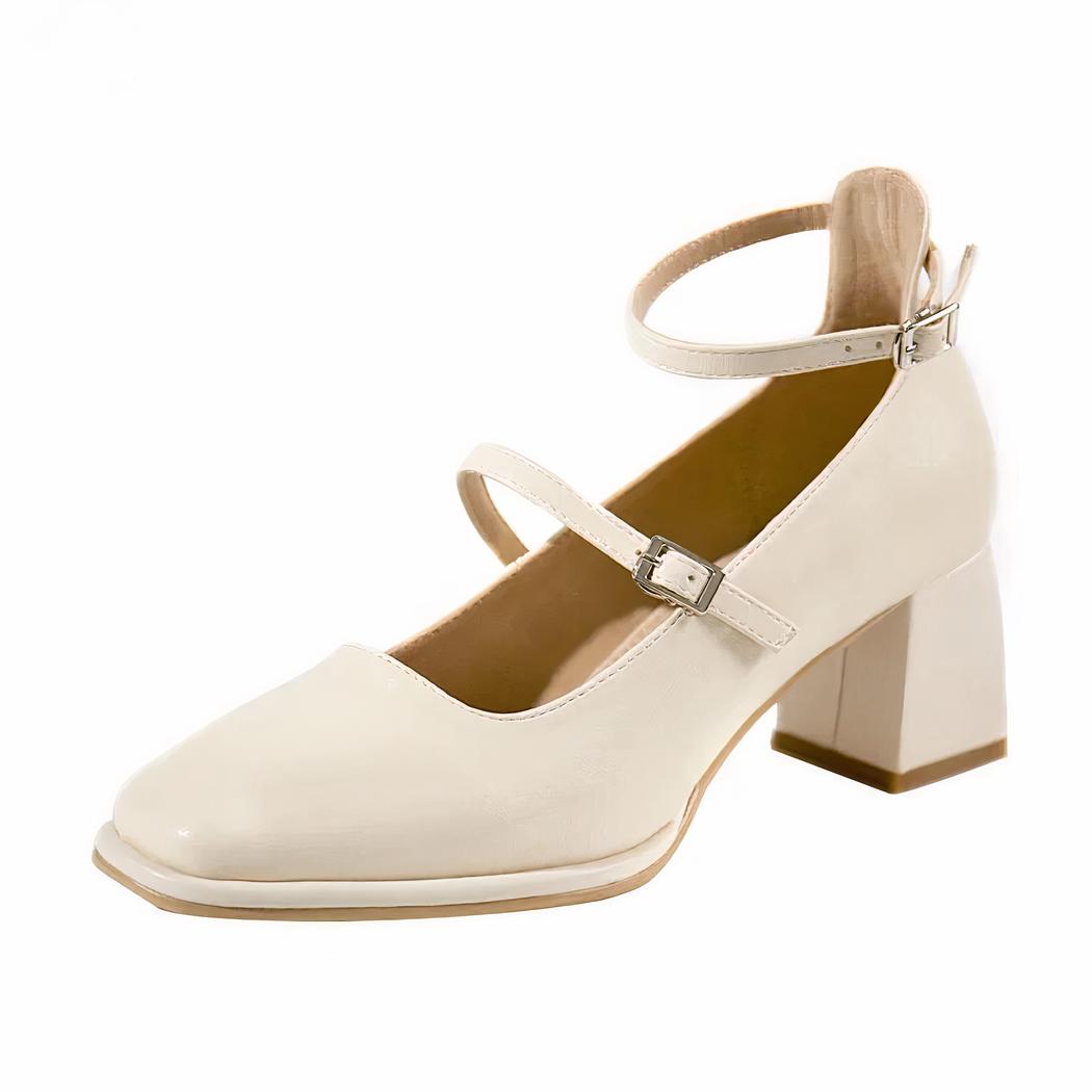 Gelakte loafer in ballerinastijl met hak en twee bandjes