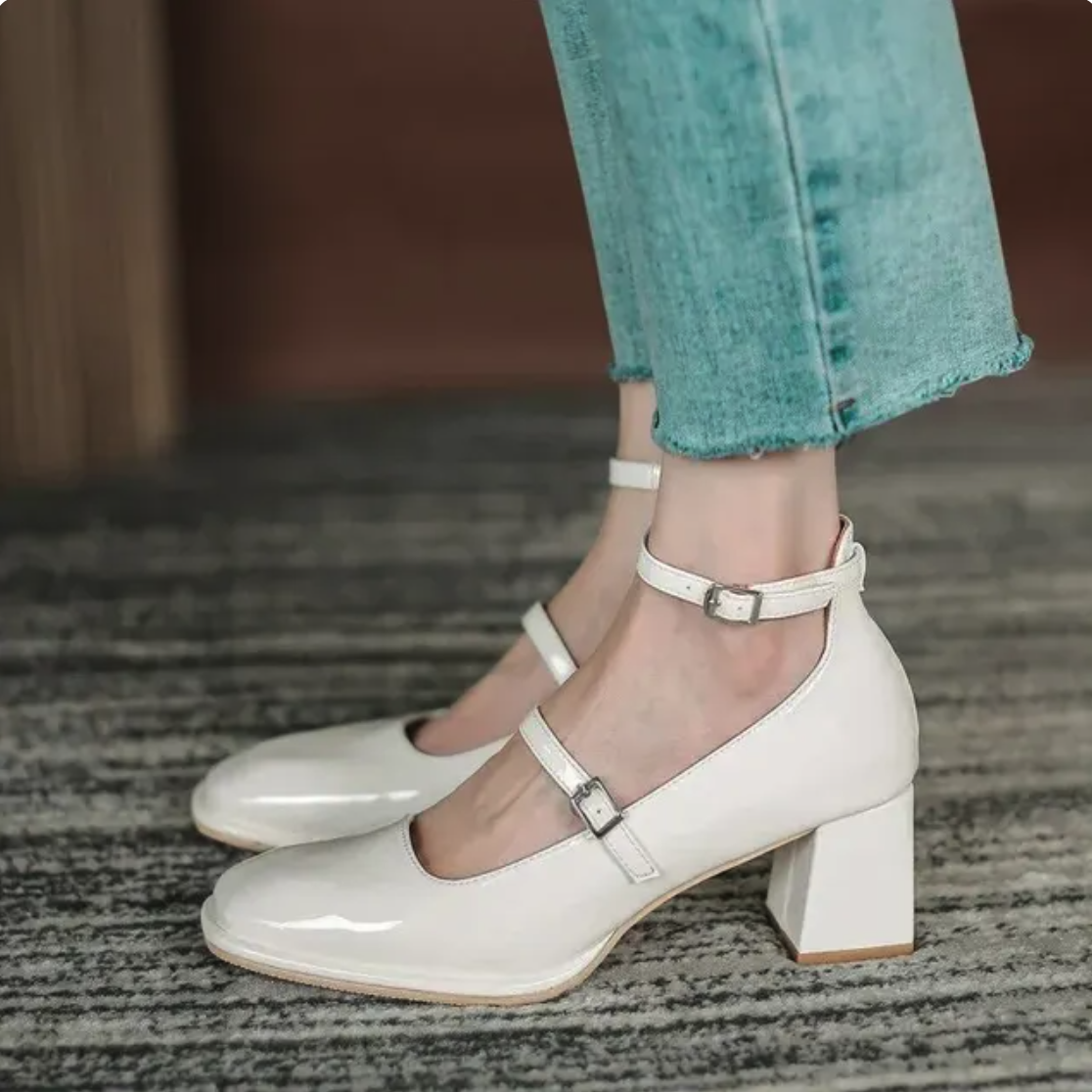 Gelakte ballerina loafer met hak