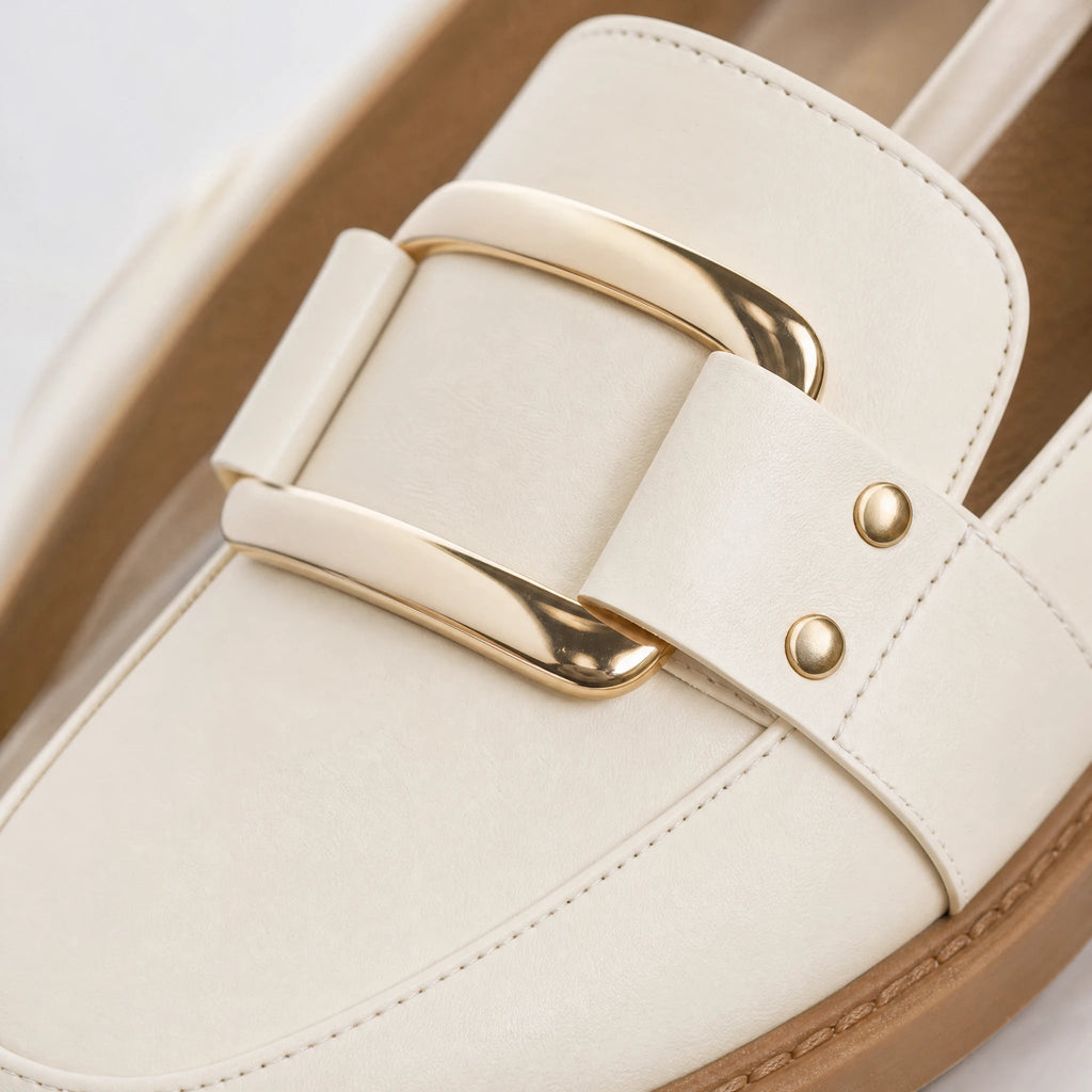 Beige mocassin met camelkleurige rubberen zool