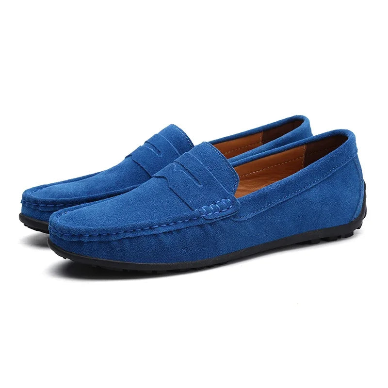 Blauwe suède loafer heren met pennybandje, zijaanzicht