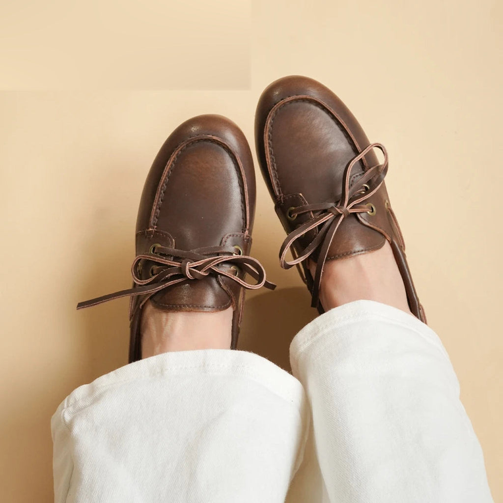 Bruine bootschoenen voor dames met veters in splitleer, voorkant