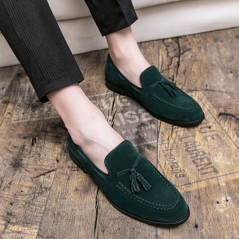Groene suède loafers met kwastjes