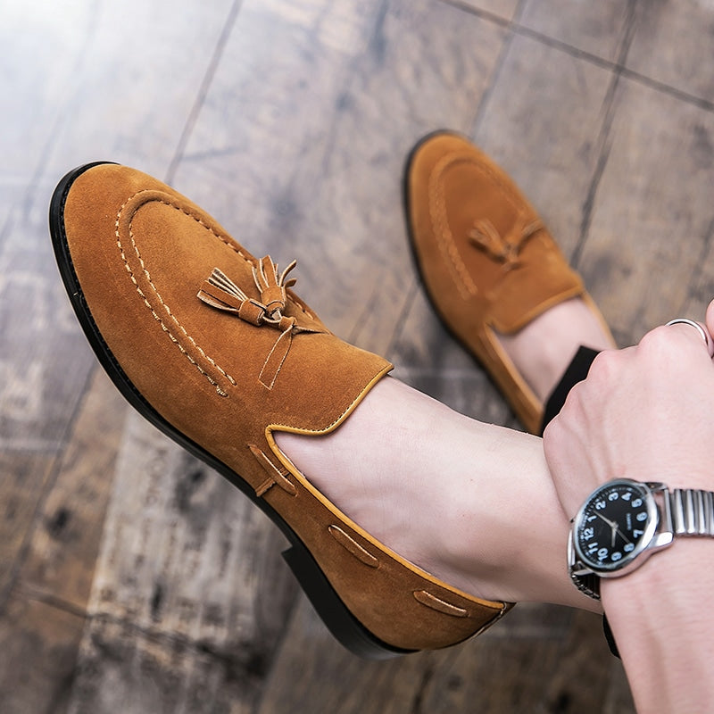 Camel kwastjesloafers in suède-effect