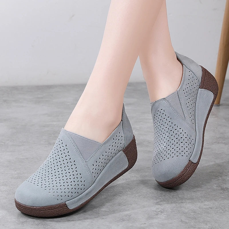 Comfortabele geperforeerde loafers met sleehak voor dames