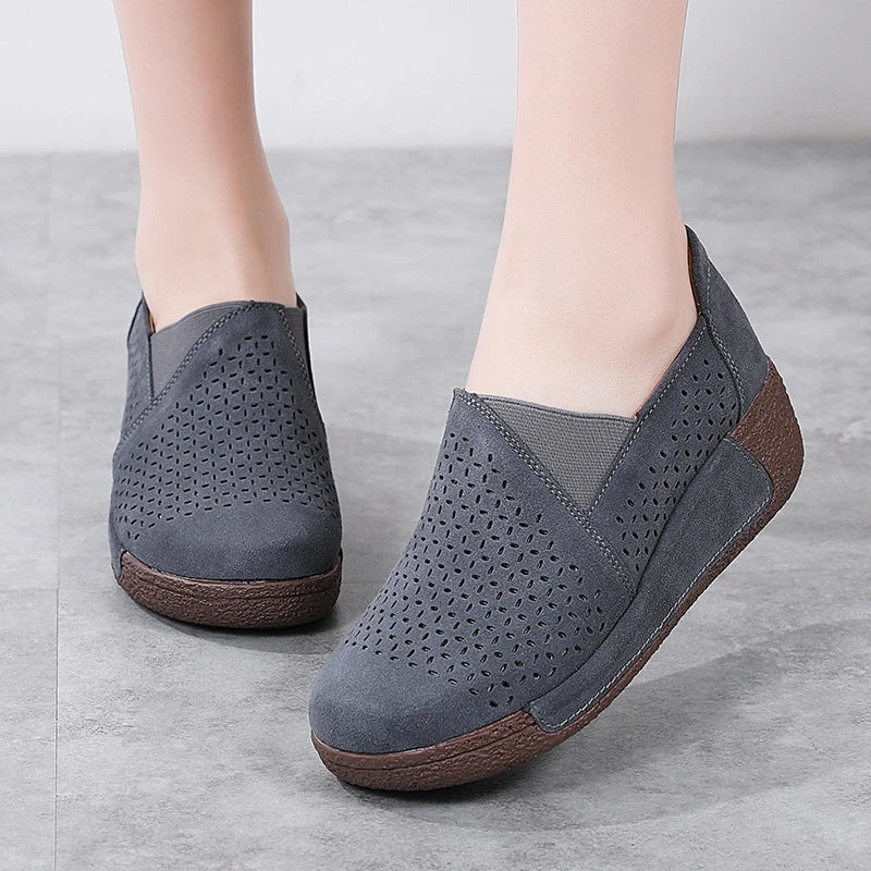 Comfortabele geperforeerde loafers met sleehak voor dames