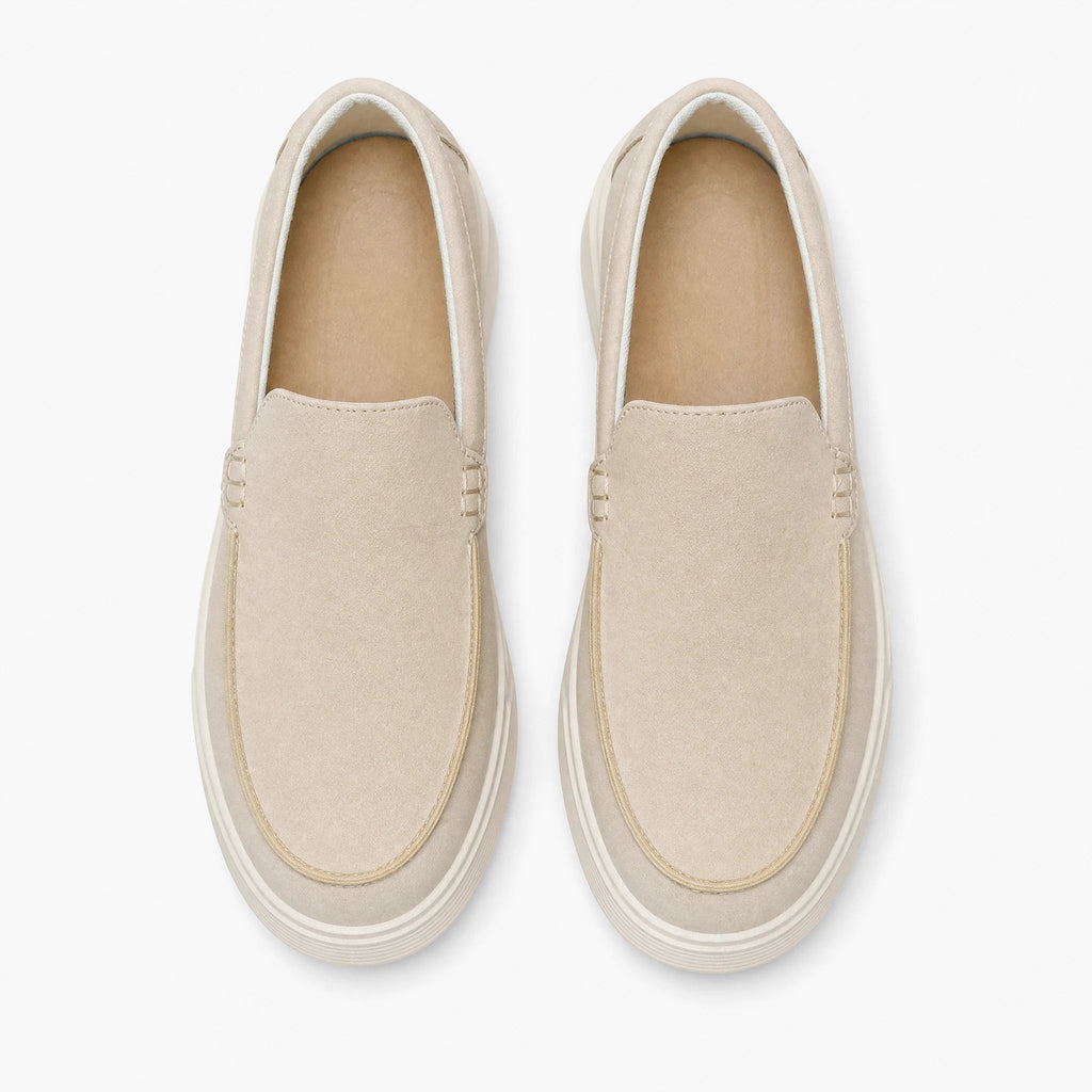 Crèmekleurige heren mocassin met witte plateauzool, zijaanzicht