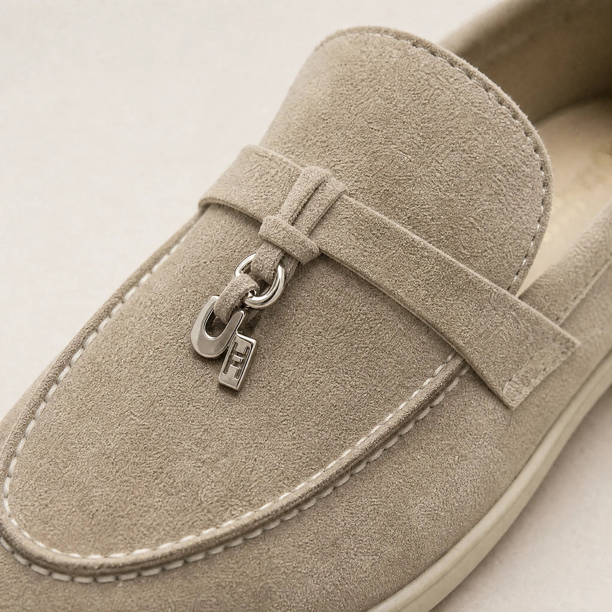 Dames loafers van kunstsuède met metalen kwastje - afbeelding 2
