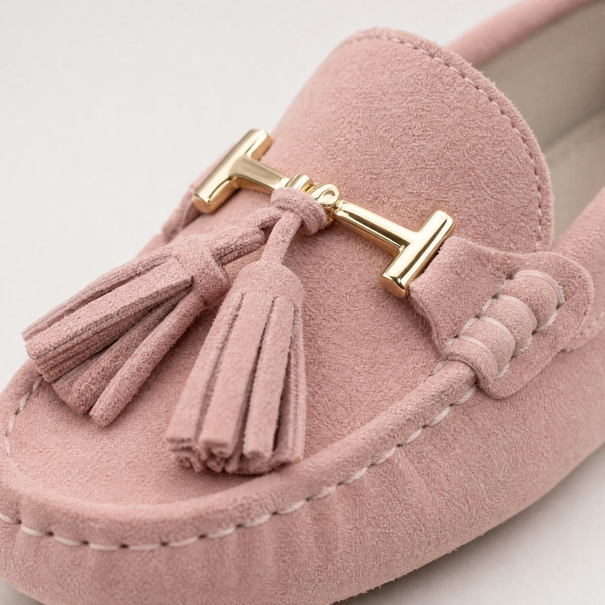 Leren damesloafer met kwast en gouden bit in roze, zijaanzicht Afbeelding