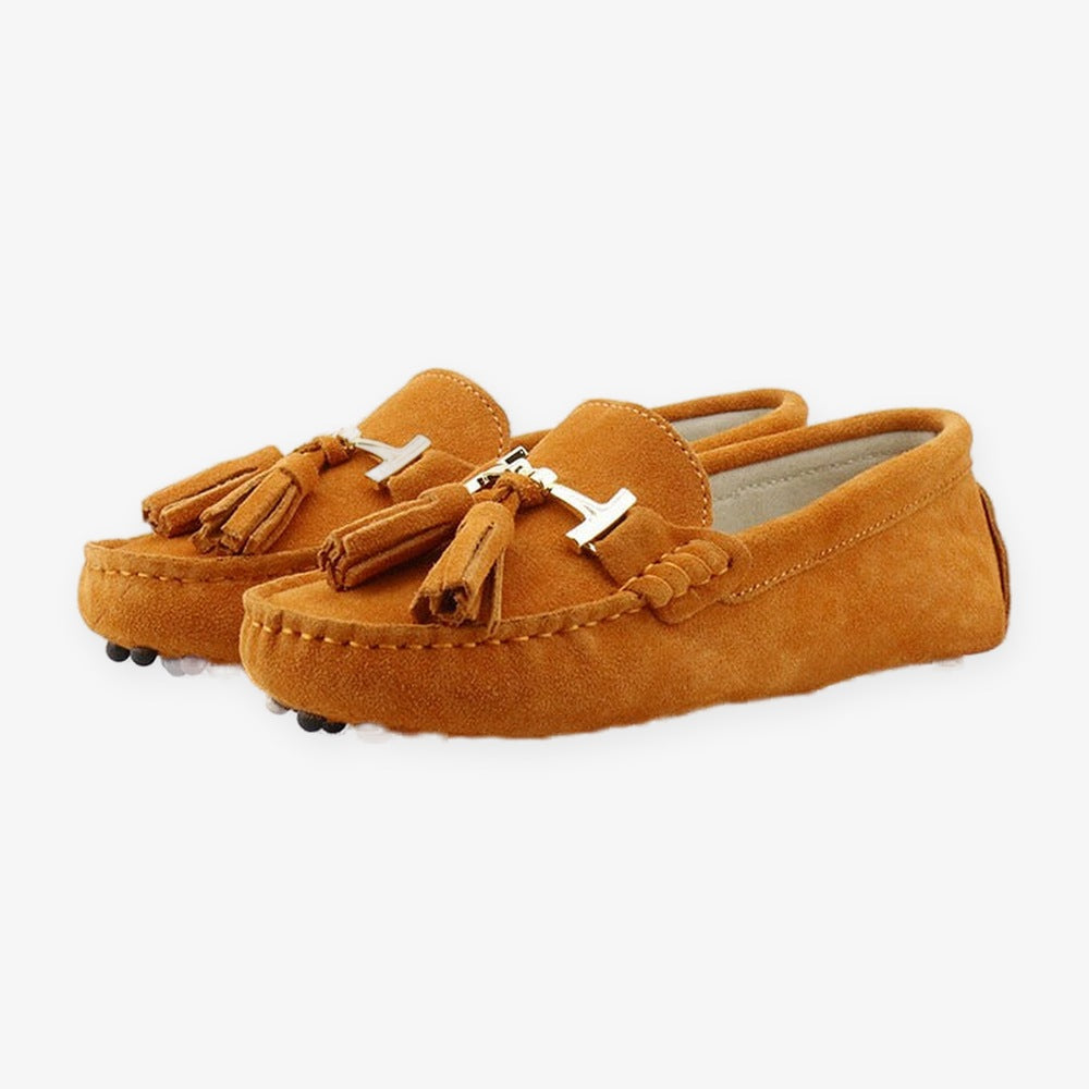 Leren damesloafer met kwast en gouden bit in oranje, in de omgeving